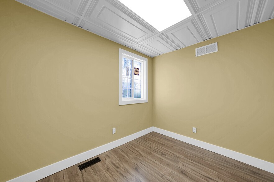 More Photos Of 1095 W Huron St, Waterford Medical For Lease