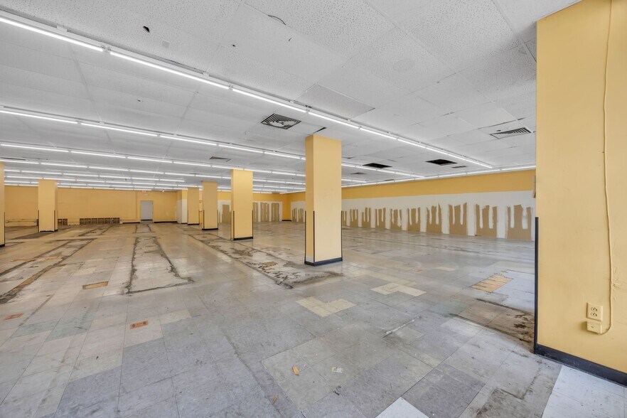 More Photos Of 511 Market St, Chattanooga Specialty For Lease