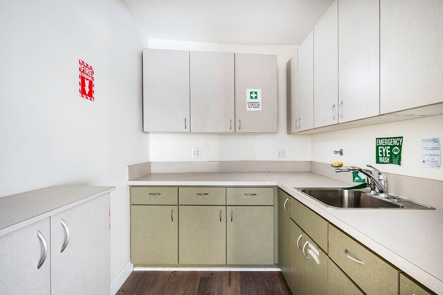 More Photos Of 23601 Avalon Blvd, Carson General Retail For Sale