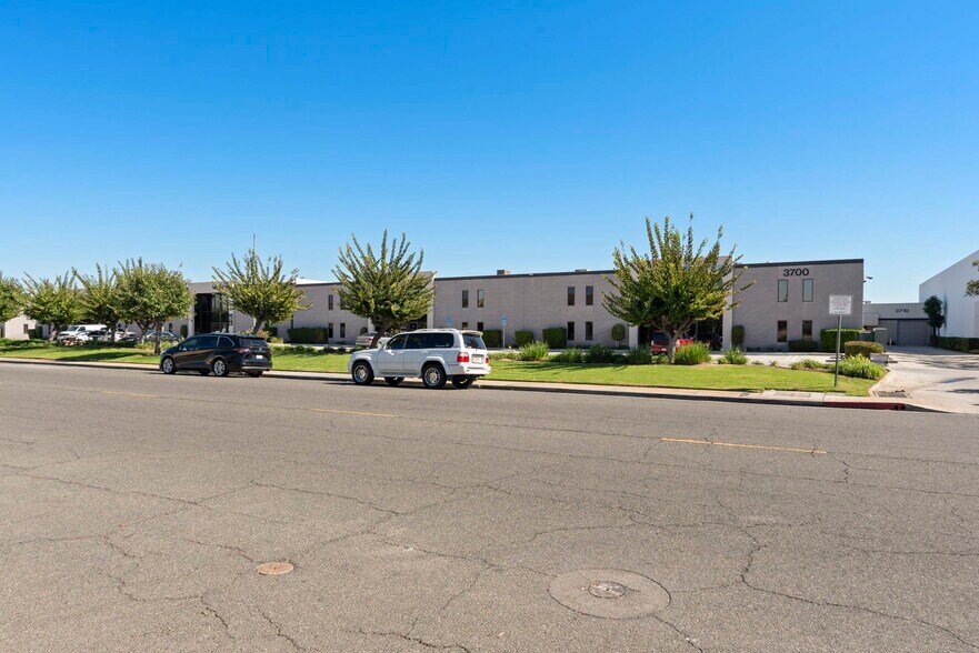 More Photos Of 3700 N Industry Ave, Lakewood Research And Development For Lease
