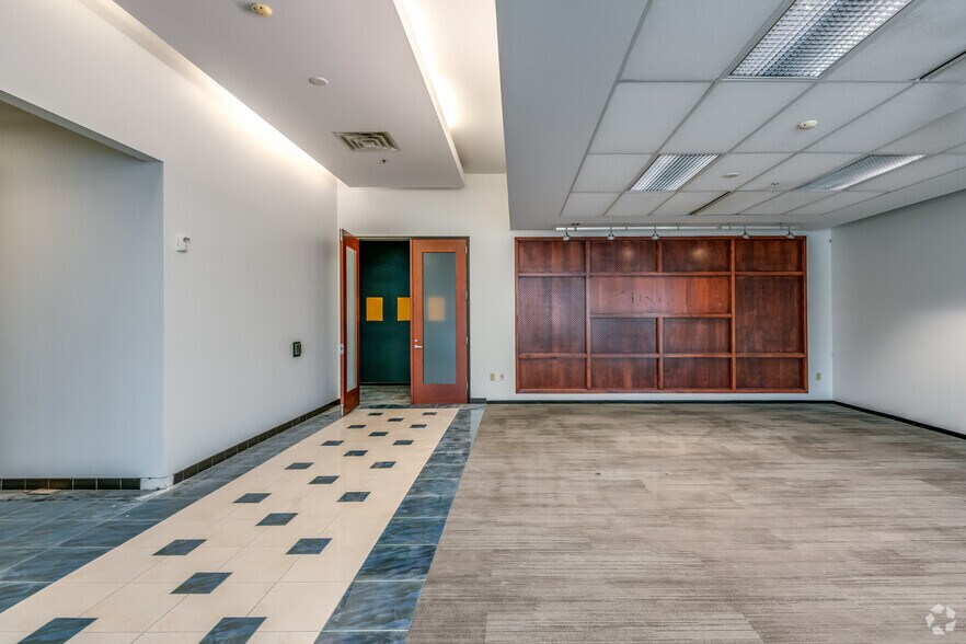 More Photos Of W233N2095 Ridgeview Pky, Waukesha Warehouse For Lease