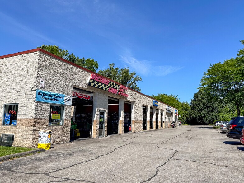 More Photos Of 51300-52300 W Huron River Dr, Belleville Auto Repair For Lease
