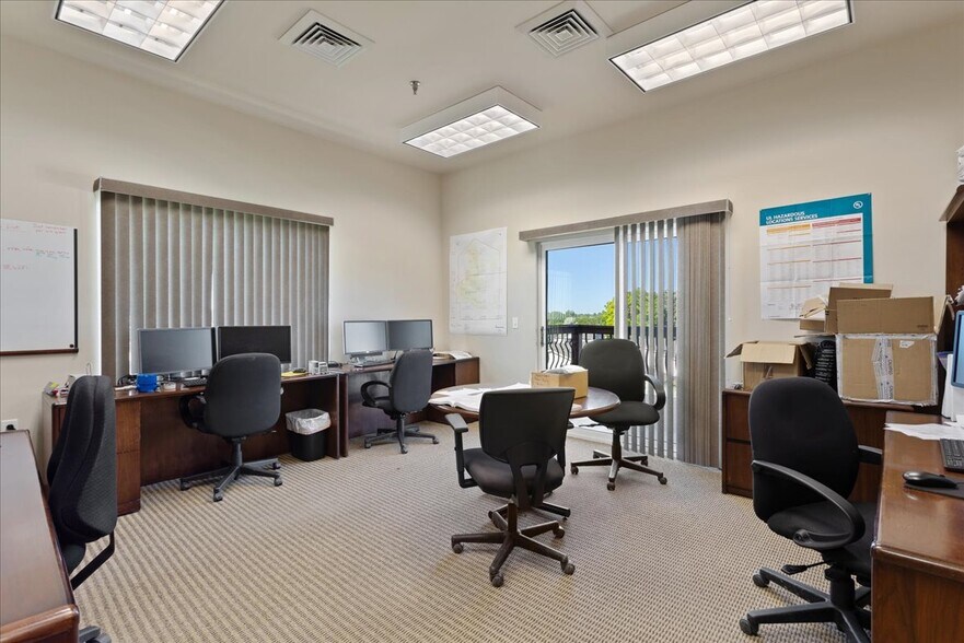 More Photos Of 1103 Old Town Ln, Cheyenne Office For Sale