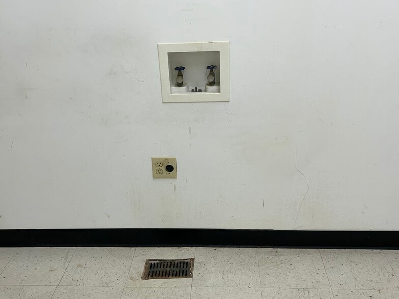 More Photos Of 3215 W Oak St, Palestine Medical For Lease