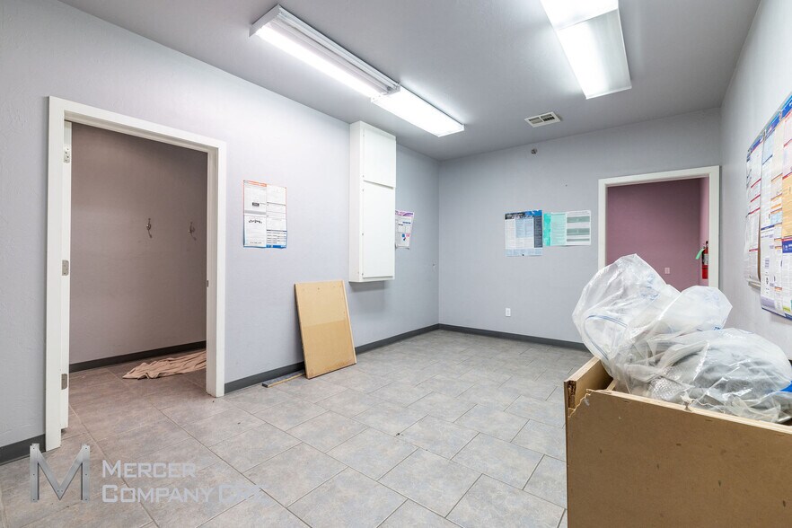 More Photos Of 3300 N Santa Fe Ave, Oklahoma City Warehouse For Sale
