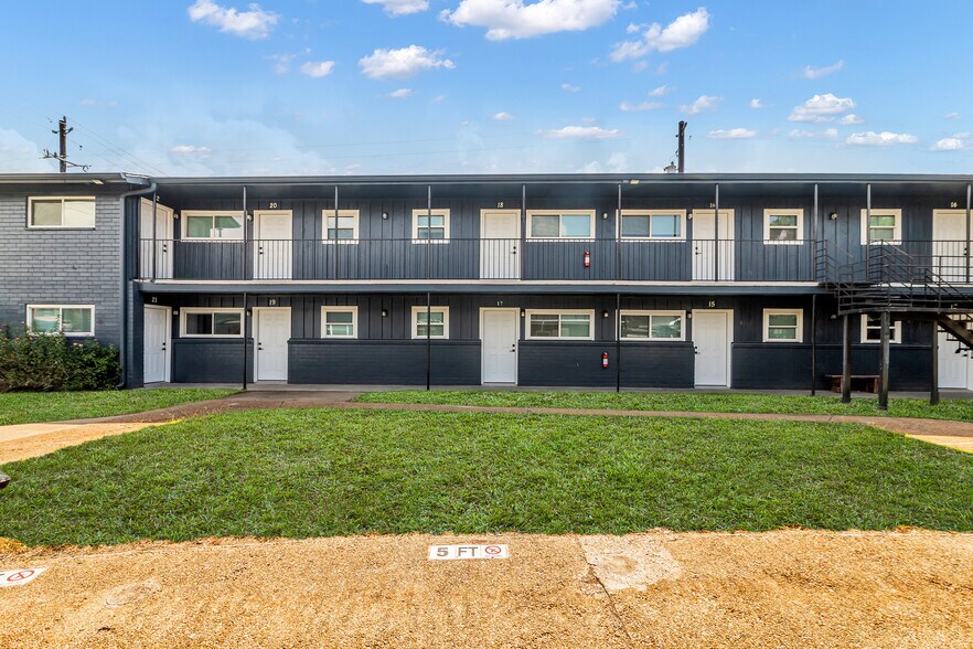 More Photos Of 4706 Yellowstone Blvd, Houston Apartments For Sale
