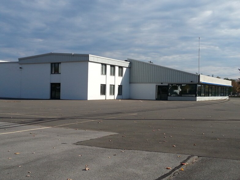 More Photos Of 7019 E Dominick St, Rome Auto Dealership For Lease