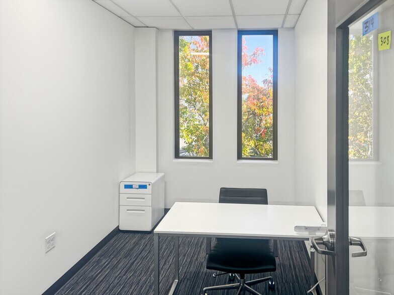 More Photos Of 15111 8th Ave SW, Burien Coworking Space