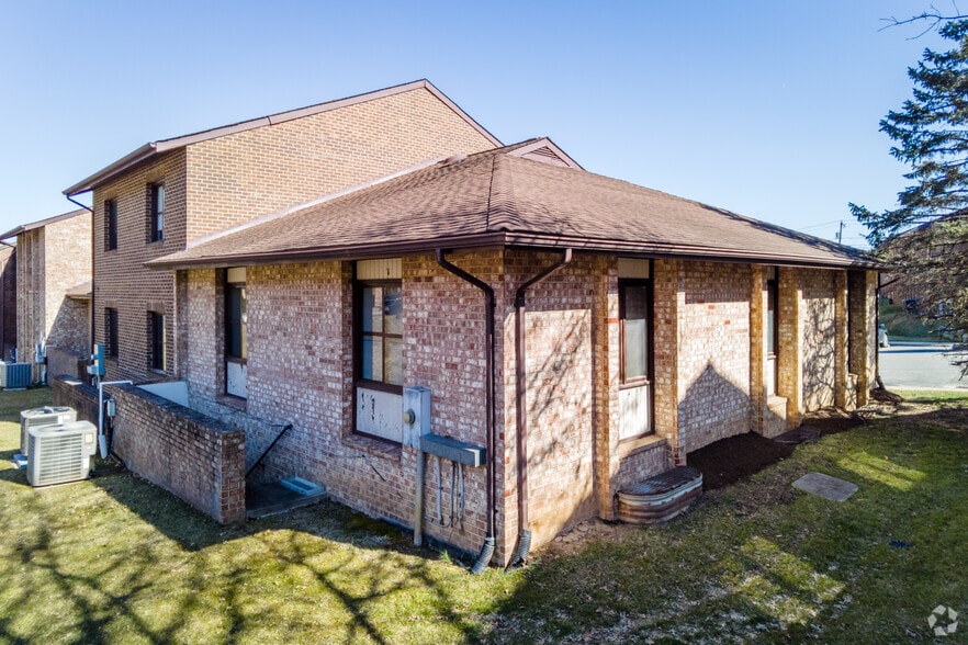 More Photos Of 8990-9002 Fern Park Dr, Burke Medical For Sale