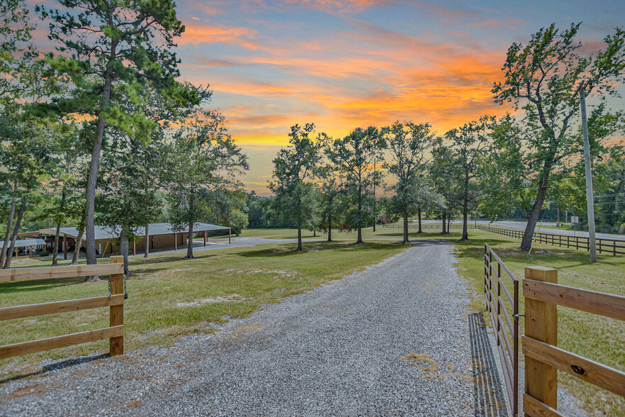 Primary Photo Of 8001 FM 224 Rd, Coldspring Light Manufacturing For Sale