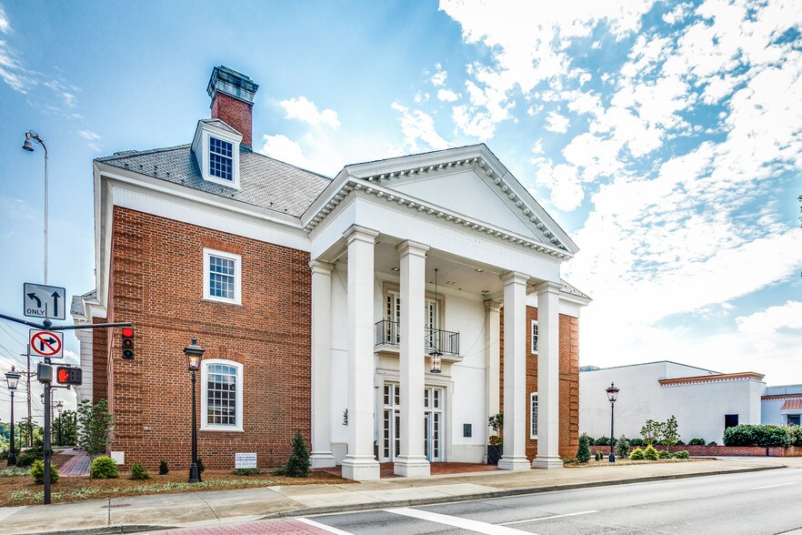 More Photos Of 134 E Church St, Martinsville Office For Lease