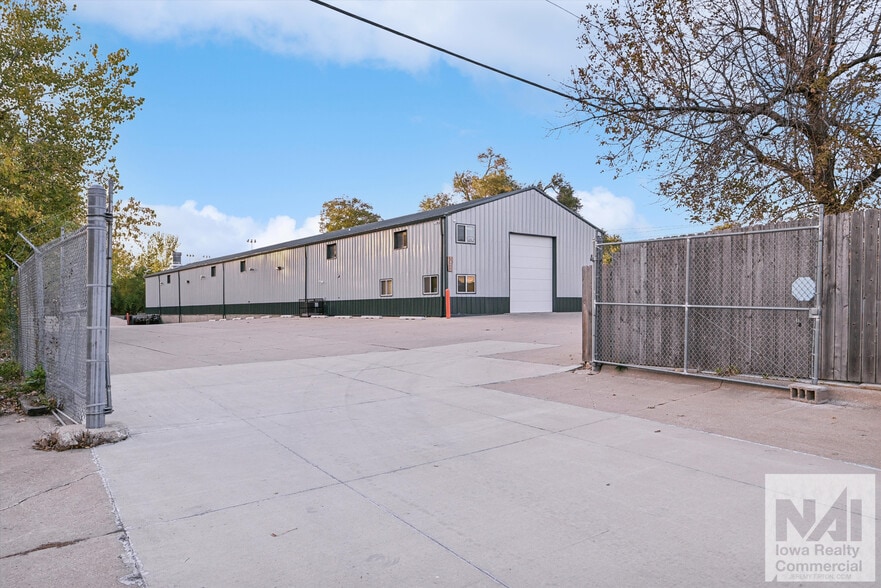 Primary Photo Of 1402 SW 18th St, Cedar Rapids Warehouse For Sale