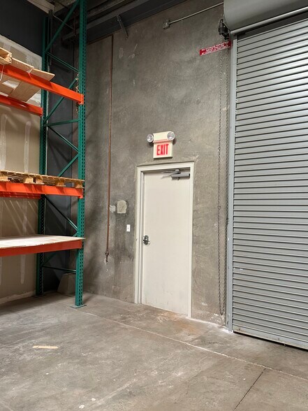 More Photos Of 2045 Lauwiliwili St, Kapolei Warehouse For Sale