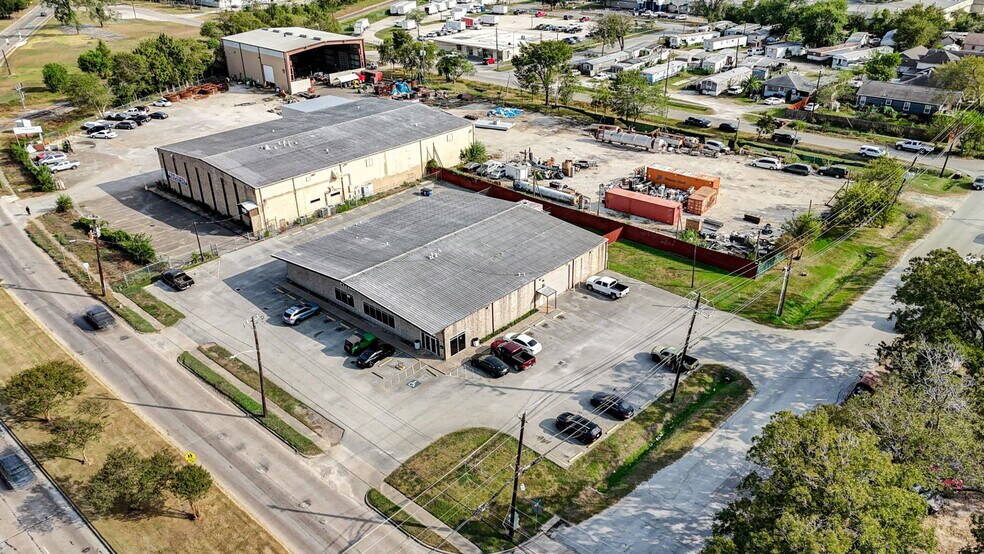 More Photos Of 7510 Lawndale St, Houston Warehouse For Sale