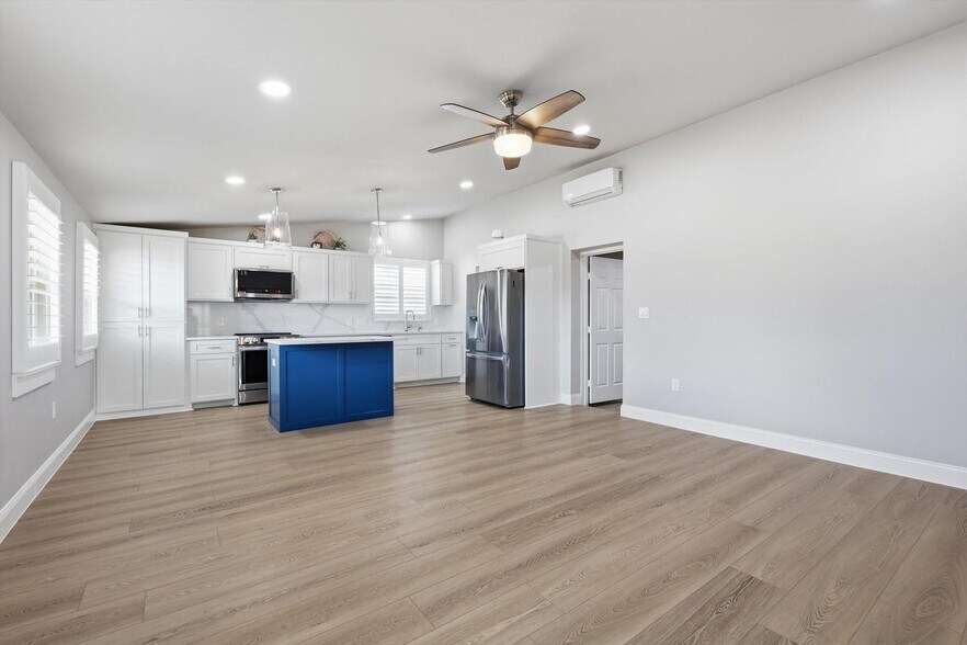 More Photos Of 10115 General Bond Ct, McKinney Airplane Hangar For Sale