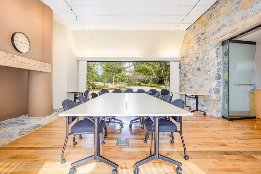 More Photos Of 1910 Harrington Dr, Lancaster Office For Sale