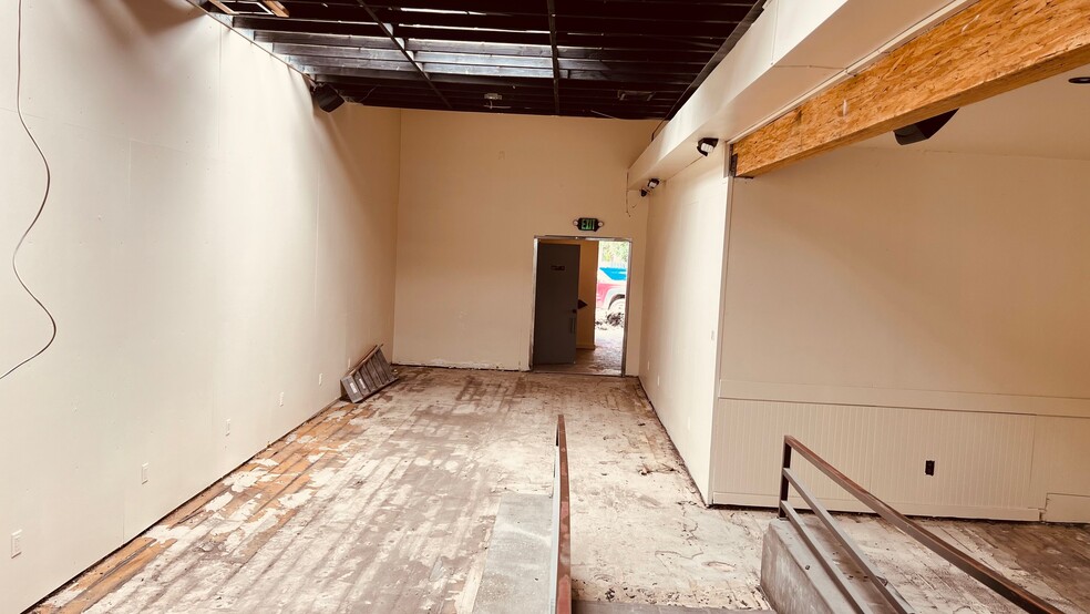 More Photos Of 13625 Ventura Blvd, Sherman Oaks Restaurant For Lease