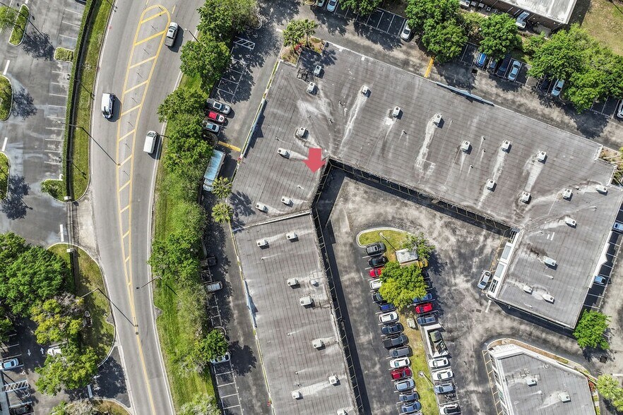 More Photos Of 7901 Kingspointe Pky, Orlando Showroom For Sale