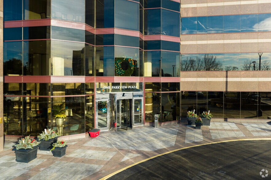 More Photos Of 17 W 110 22nd St, Oakbrook Terrace Office For Sale