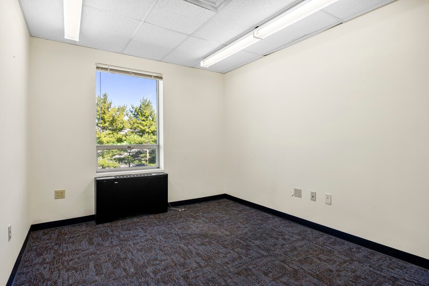 More Photos Of 30-32 N Russell Rd, Albany Office For Sale