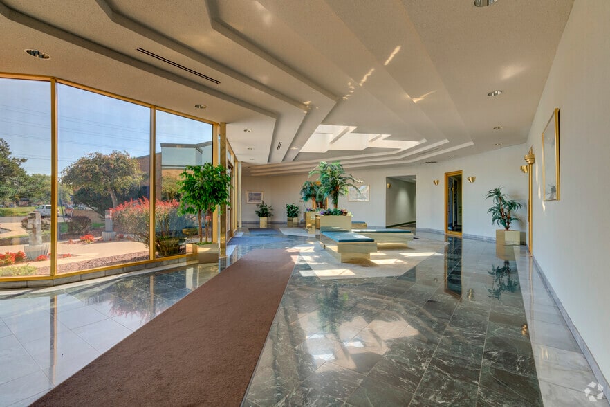 More Photos Of 2370 S Linden Rd, Flint Office For Lease