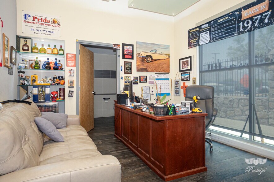 More Photos Of 700 N Copia St, El Paso Office For Sale