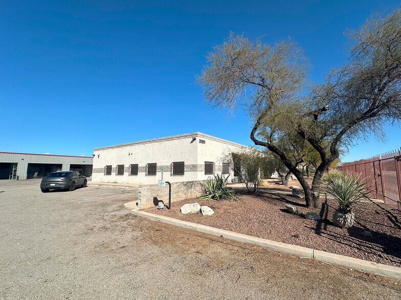 More Photos Of 3191 E 44th St, Tucson Warehouse For Lease