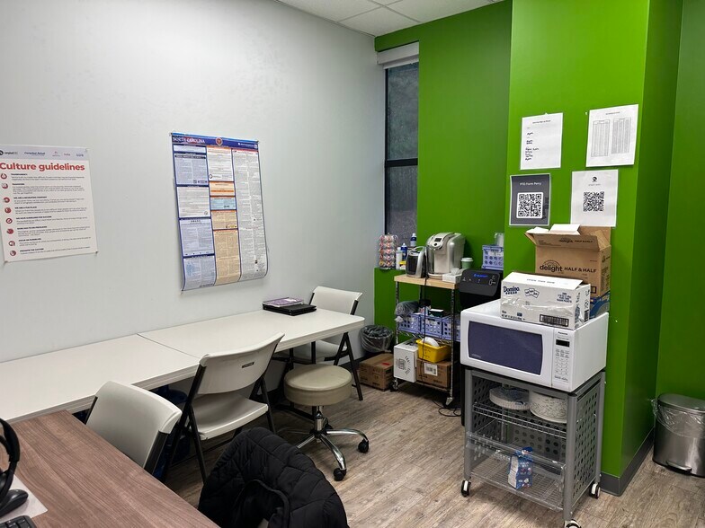 More Photos Of 850-852 Perry Rd, Apex Medical For Lease
