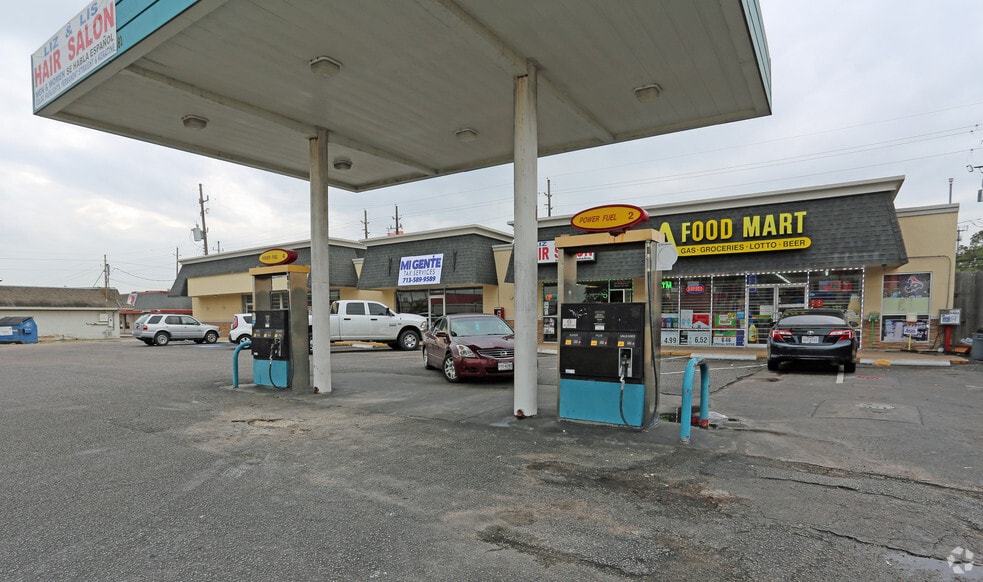 More Photos Of 17001-17015 Rolling Creek Dr, Houston Freestanding For Sale