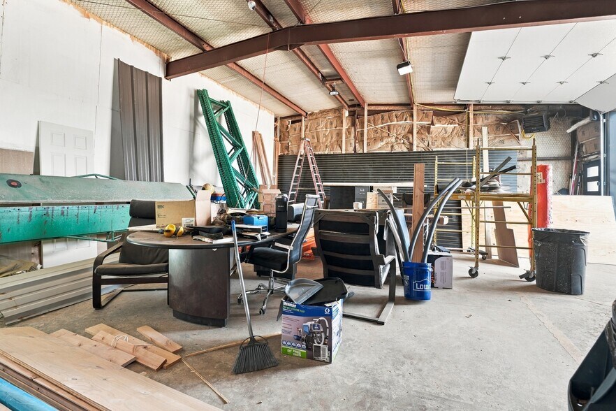 More Photos Of 1801 13th St, Levelland Light Distribution For Sale