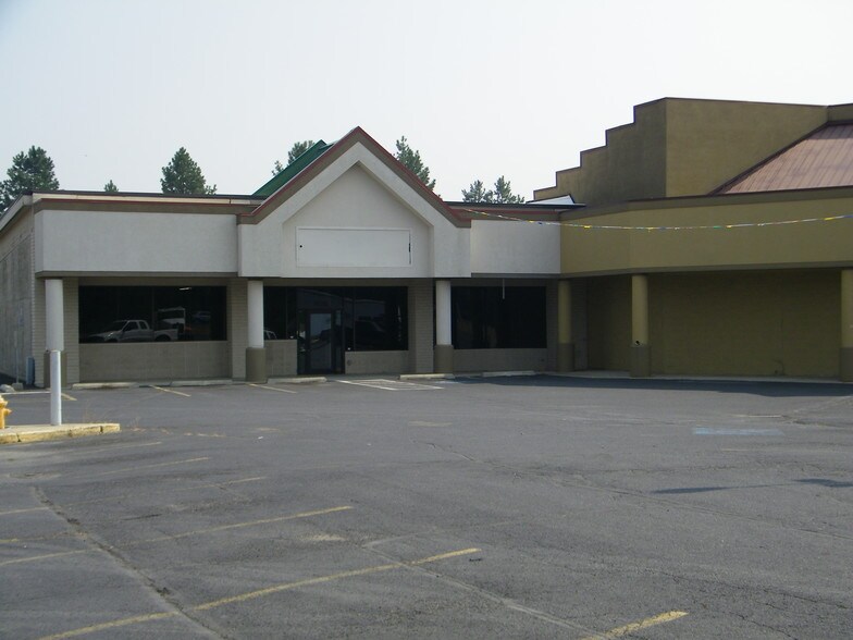 More Photos Of 603 S Fir Ave, Deer Park Supermarket For Lease