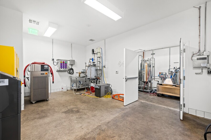 More Photos Of 1440 Cota Ave, Long Beach Distribution For Lease