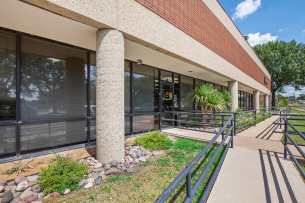 More Photos Of 4120 Freidrich Ln, Austin Showroom For Lease