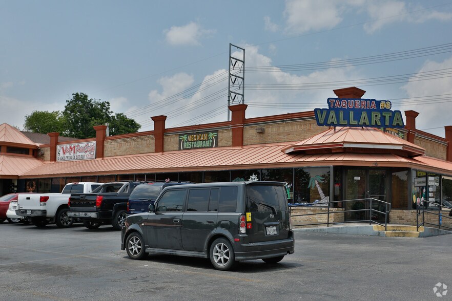 More Photos Of 3333 West Ave, San Antonio Unknown For Lease