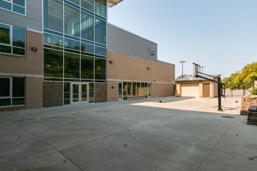 More Photos Of 1632 McCain Ln, Manhattan Sorority Fraternity House For Sale