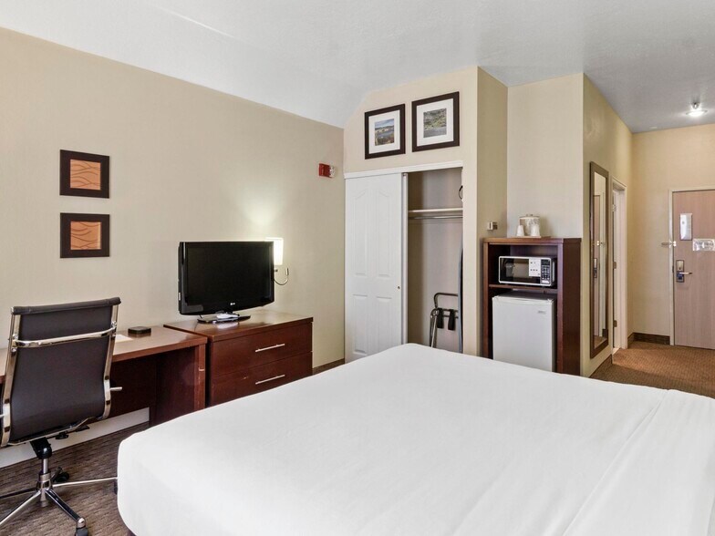 More Photos Of 2970 Idaho St, Elko Hotel For Sale