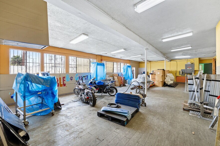 More Photos Of 915-1011 N Willowbrook Ave, Compton Warehouse For Sale