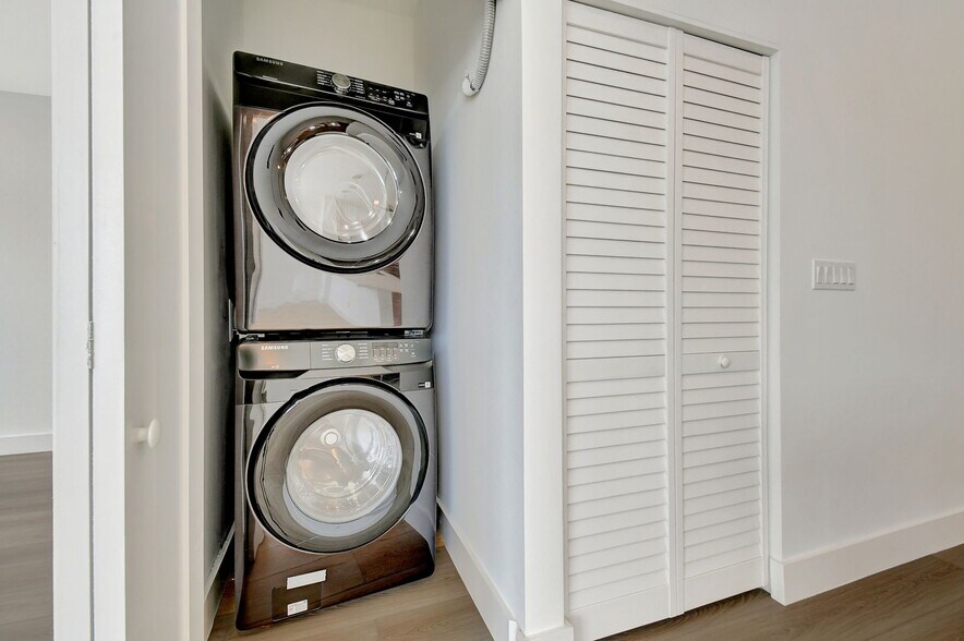 More Photos Of 802 N Federal Hwy, Lake Worth Beach Apartments For Lease