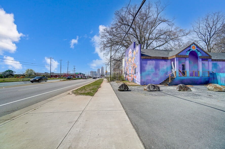 More Photos Of 1725 N Tryon St N, Charlotte Freestanding For Sale