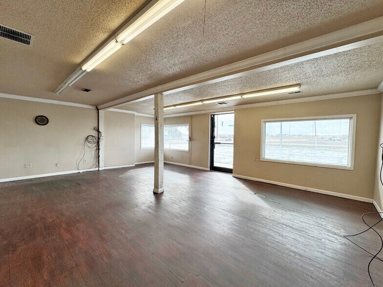 More Photos Of 1325 S Saint Louis Ave, Loveland Auto Repair For Sale