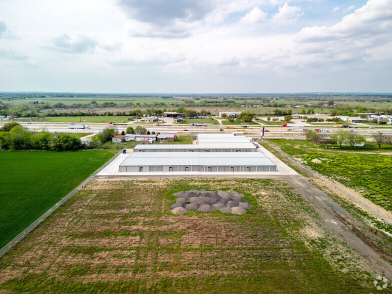 More Photos Of 14322 IH 10 E, Converse Self Storage For Lease