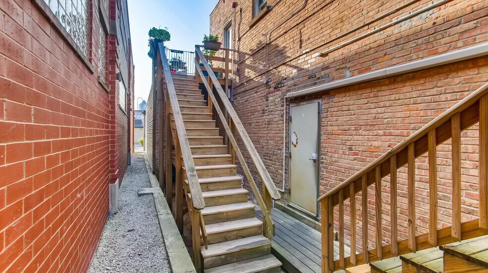 More Photos Of 2 S Main St, Elburn Storefront Retail Residential For Sale