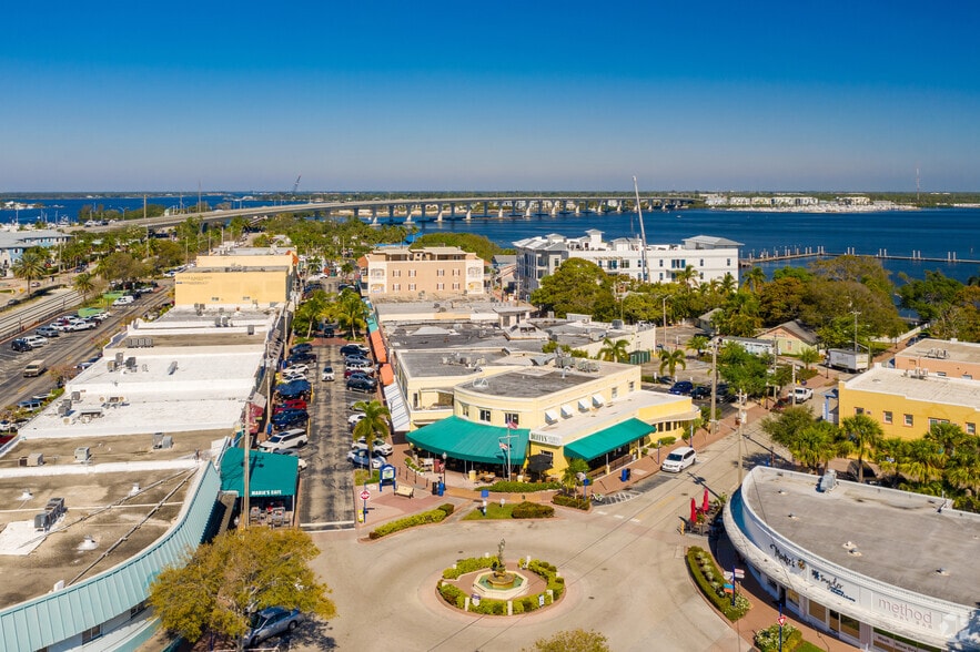 More Photos Of 13-31 SW Osceola St, Stuart Storefront Retail Office For Lease