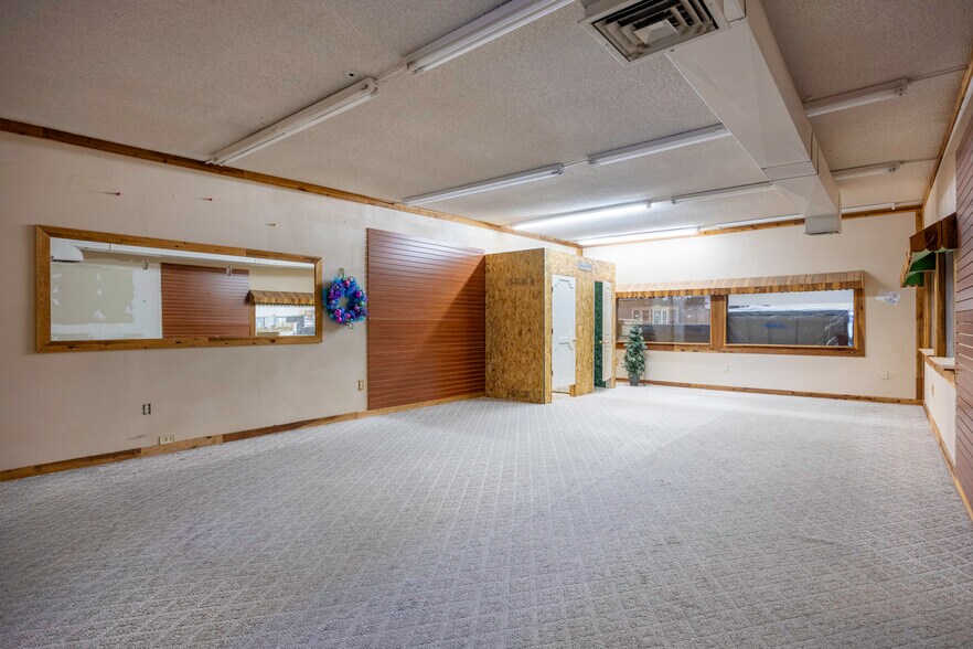 More Photos Of 655 W Cottonwood Ln, Casa Grande Showroom For Sale