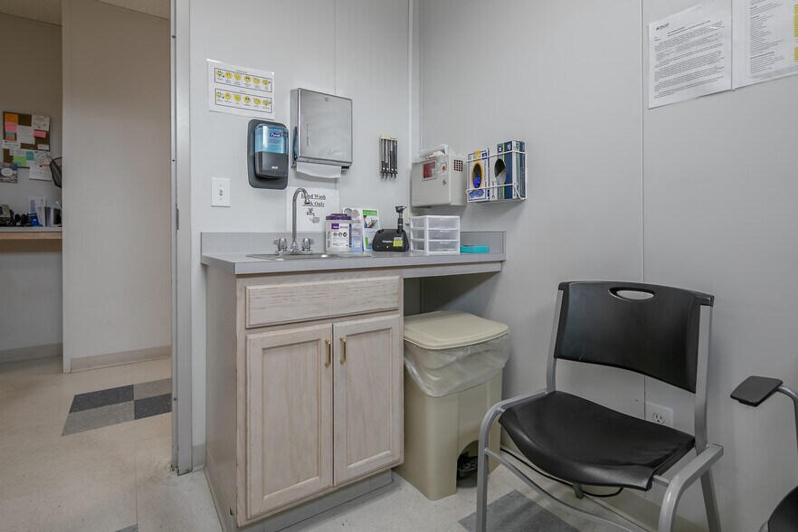 More Photos Of 7 E Duncan St, Lillington Medical For Sale