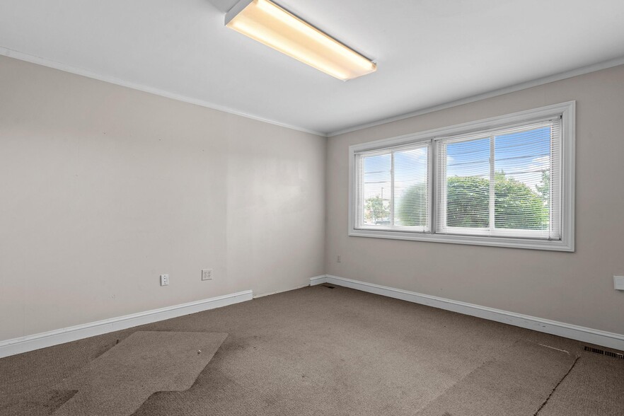 More Photos Of 2233 Miamisburg-Centerville Rd, Dayton Office For Sale