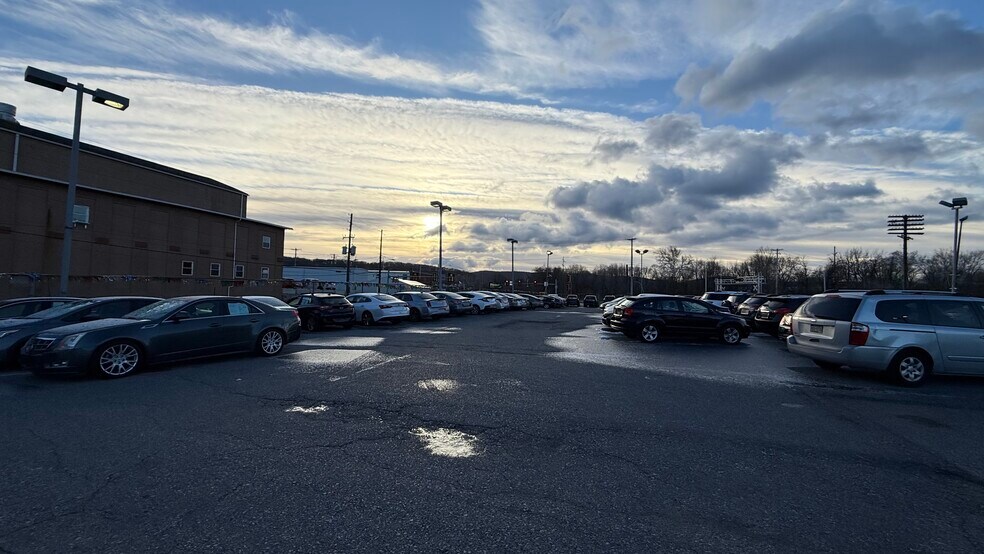 More Photos Of 124 3rd St, Allentown Auto Dealership For Lease