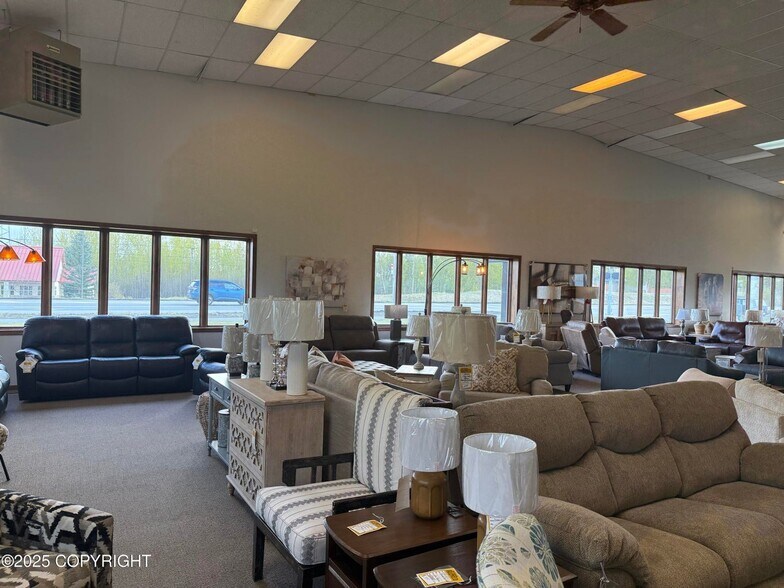 More Photos Of 651 N Shoreline Dr, Wasilla Showroom For Sale