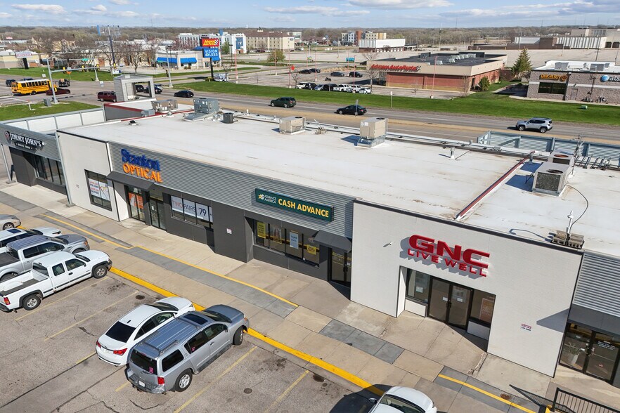 More Photos Of 1505-1527 E San Marnan Dr, Waterloo Unknown For Lease