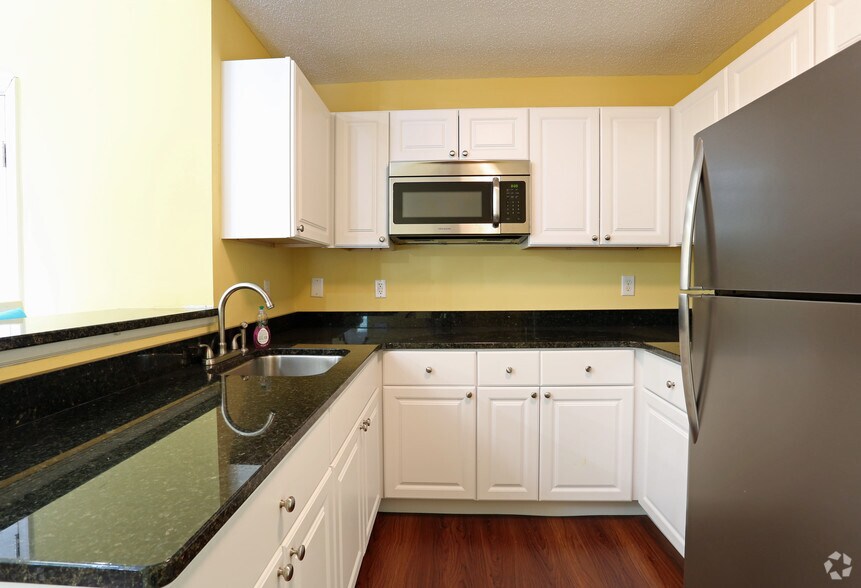 More Photos Of 1201 Edenham Ct, Virginia Beach Apartments For Sale
